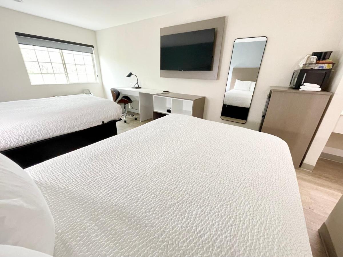 Double Room with Two Double Beds - Non-Smoking at Days Inn by Wyndham Arlington