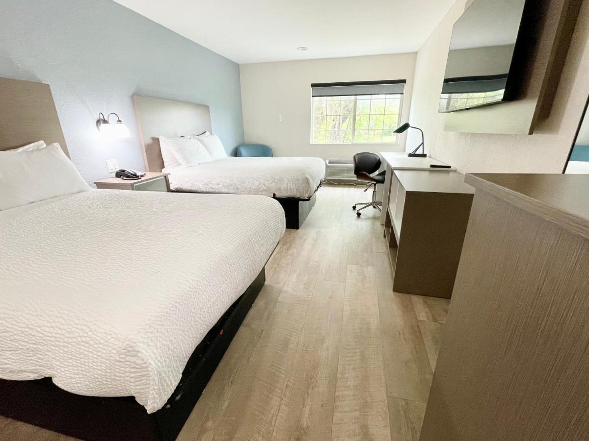 Double Room with Two Double Beds - Non-Smoking at Days Inn by Wyndham Arlington