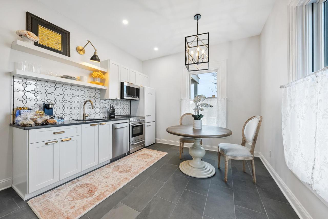 | Beautiful Condo close to Battery Park Marina - F