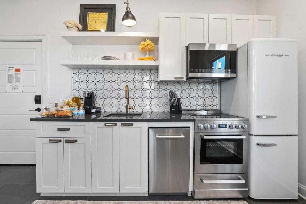 | Beautiful Condo close to Battery Park Marina - F