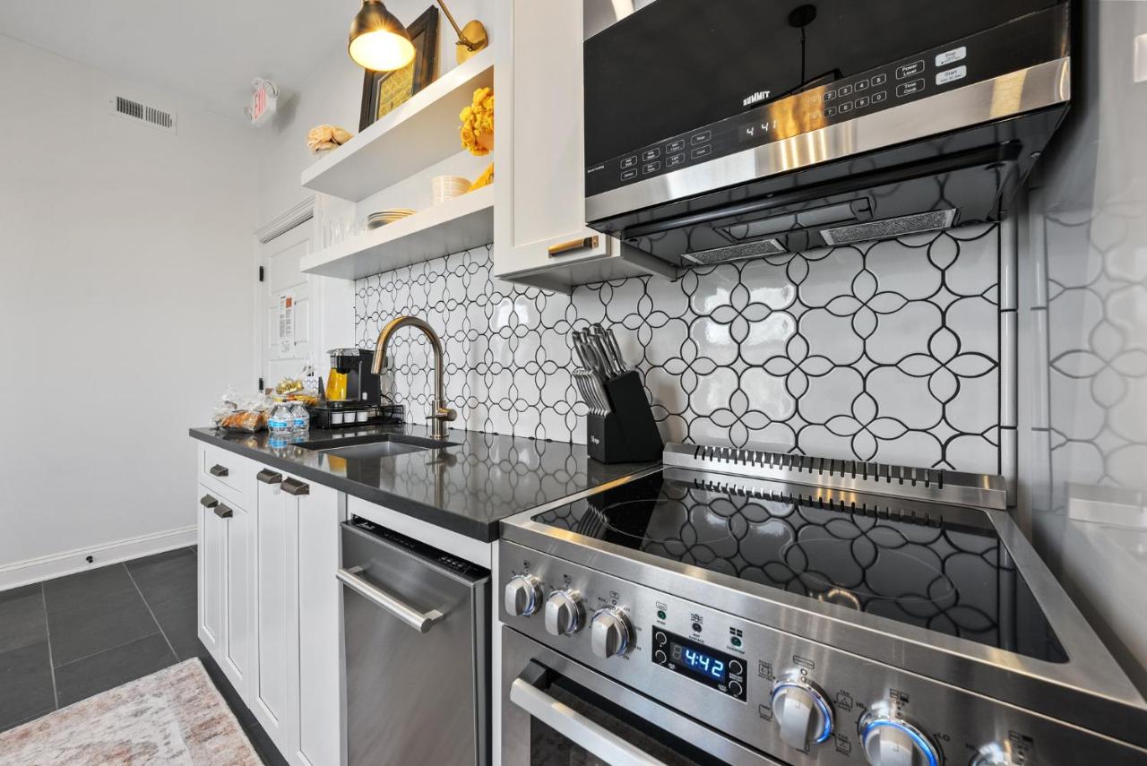 | Beautiful Condo close to Battery Park Marina - F