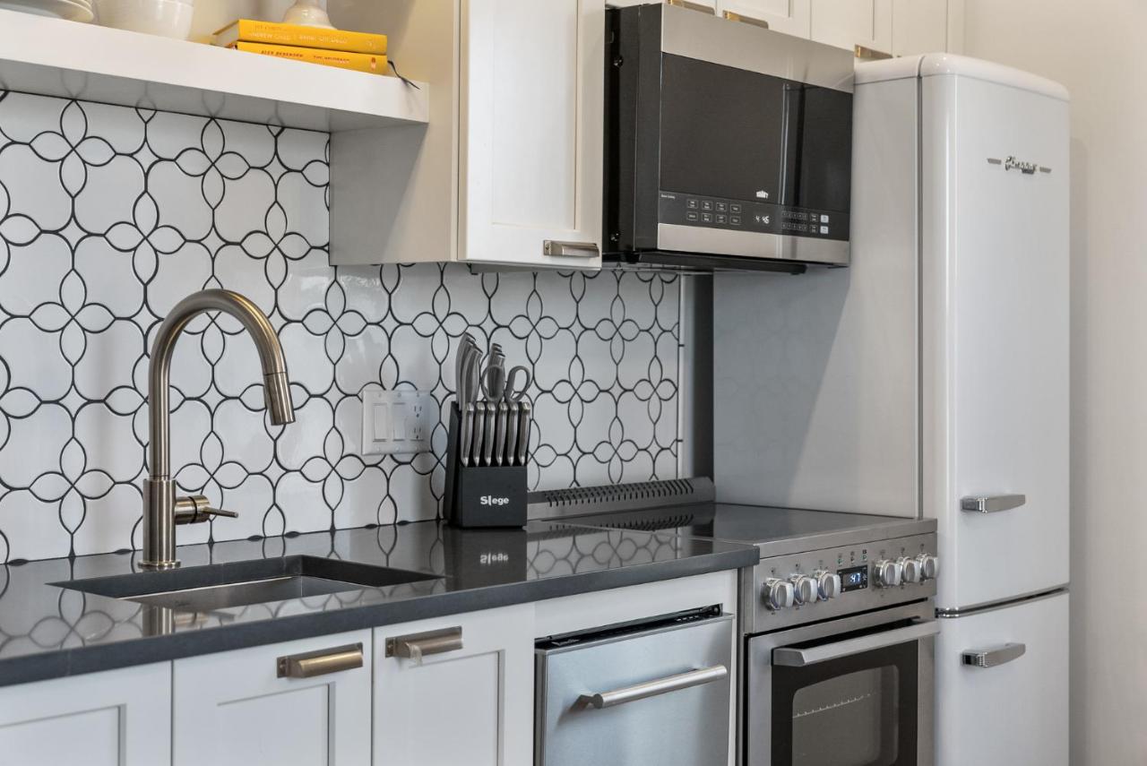 | Beautiful Condo close to Battery Park Marina - F