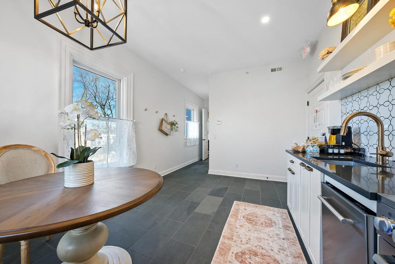 | Beautiful Condo close to Battery Park Marina - F