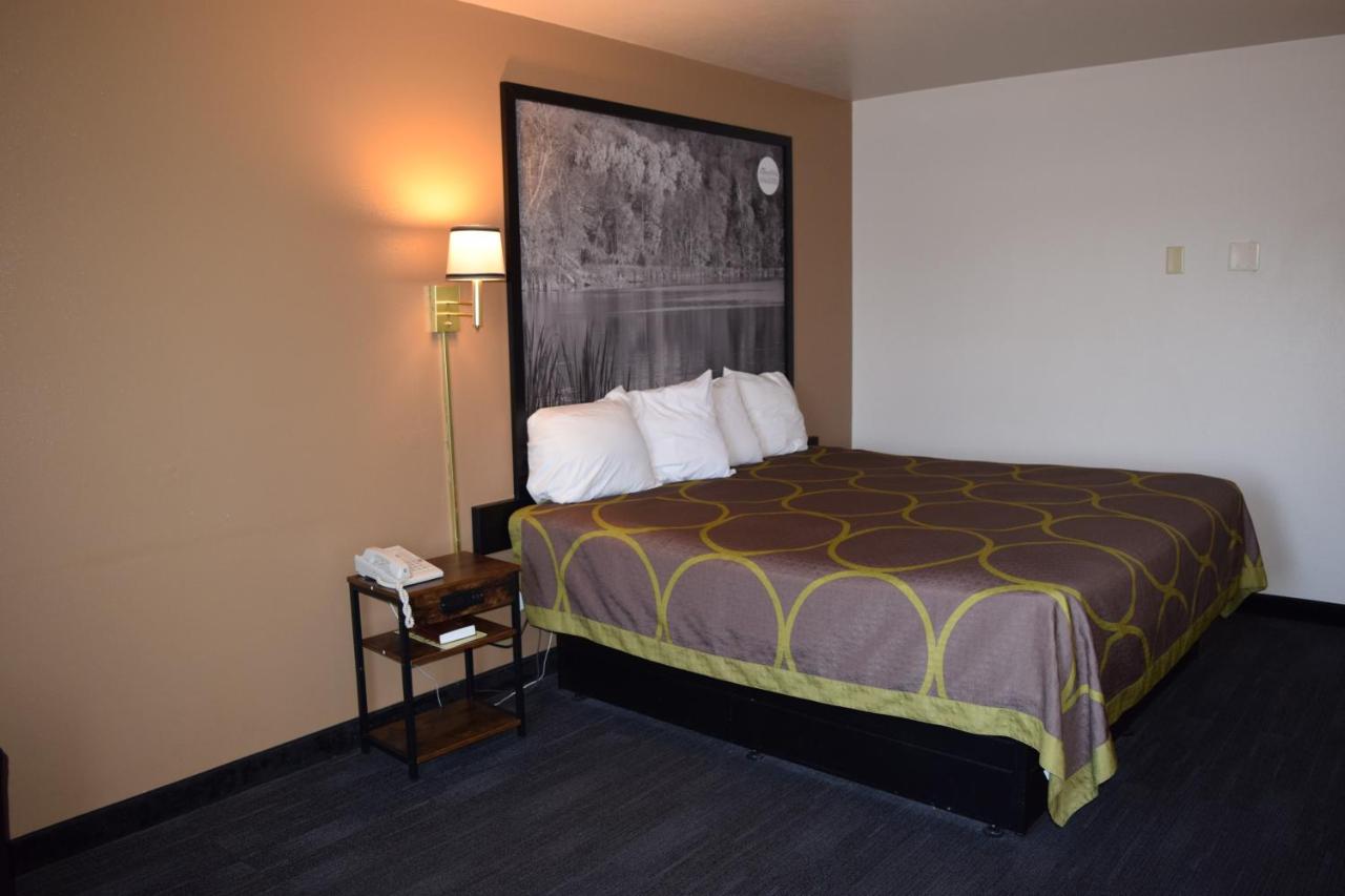 | AmeriVu Inn and Suites Shawano WI