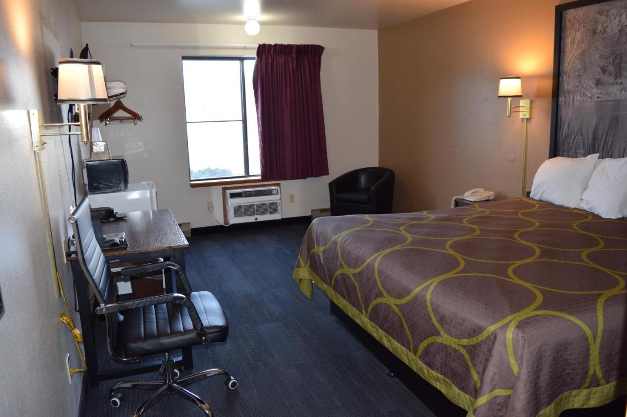 | AmeriVu Inn and Suites Shawano WI