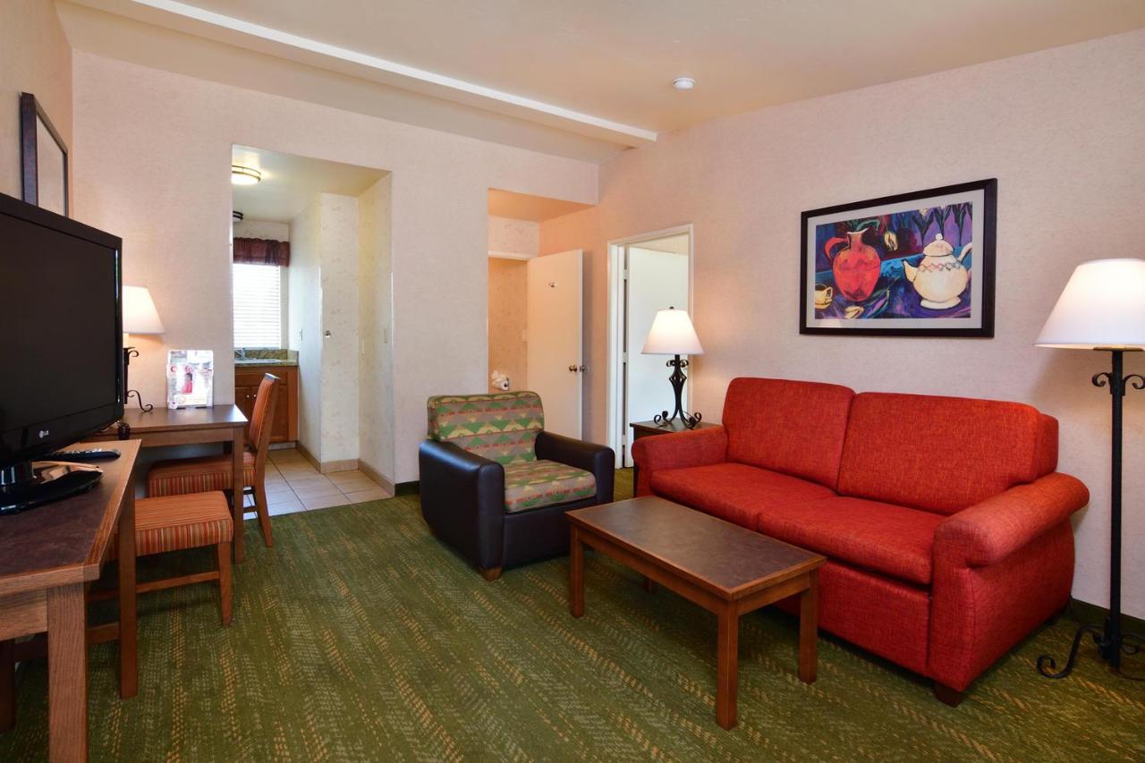 Queen Suite with Queen Beds - Non-Smoking at Lamplighter Inn & Suites at SDSU