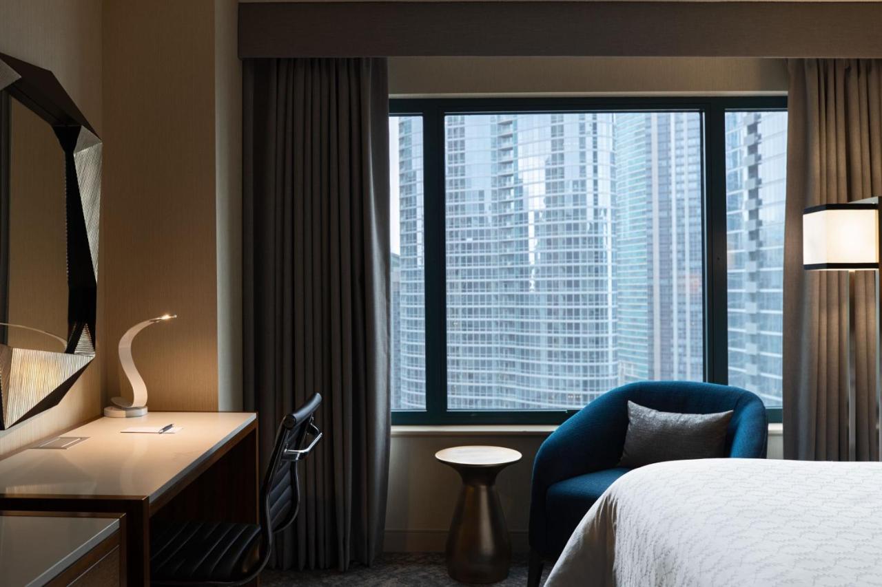 Deluxe Double Room with River View at Sheraton Grand Chicago Riverwalk