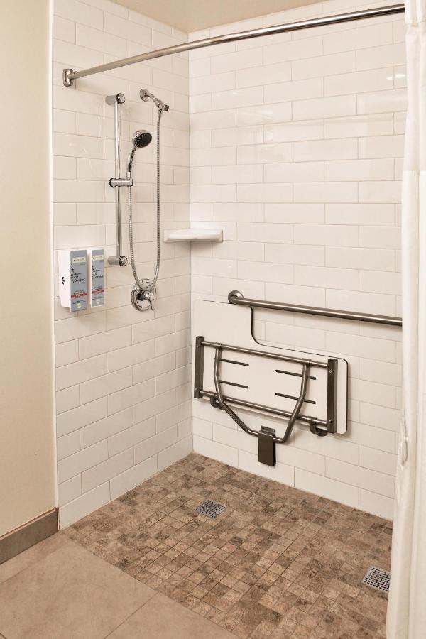 King Room with Roll-In Shower - Disability Access at Lamplighter Inn & Suites at SDSU