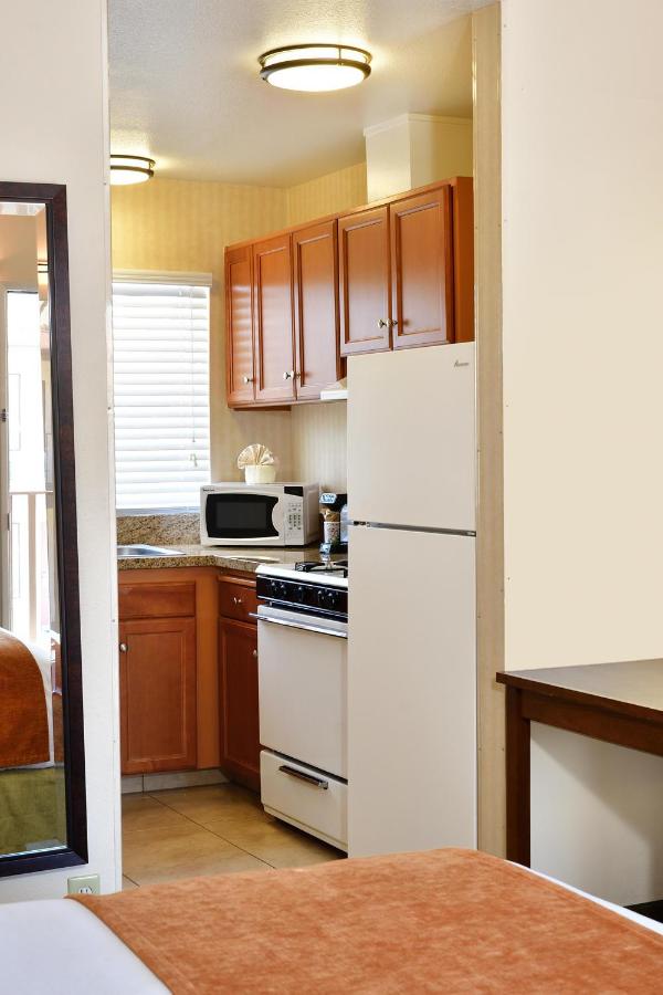 King Room with Kitchen - Non-Smoking at Lamplighter Inn & Suites at SDSU