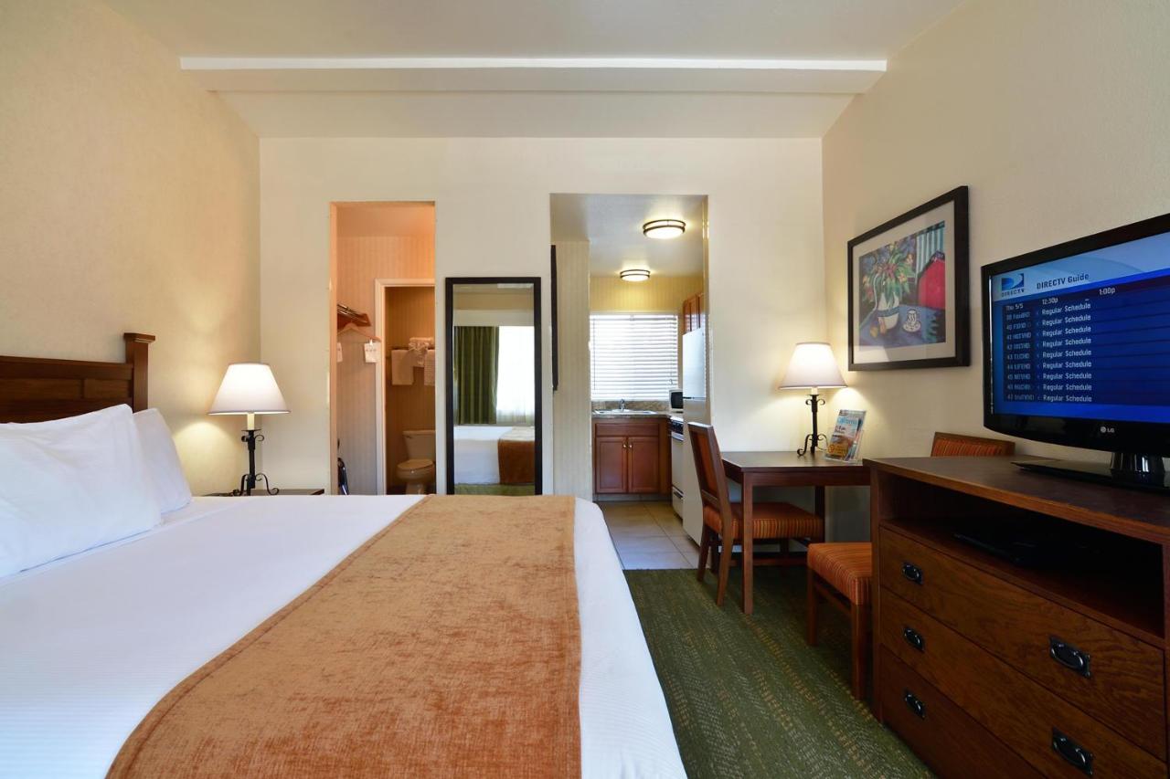 King Room with Kitchen - Non-Smoking at Lamplighter Inn & Suites at SDSU