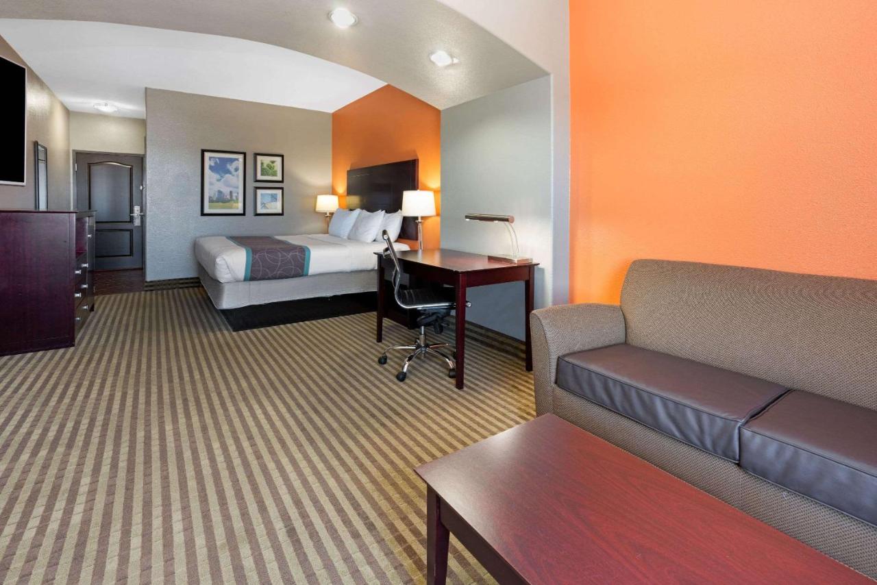 1 King Bed, Mobility/Hearing Access Family Suite, Tub w/ Grab Bars, Non-Smoking at La Quinta Inn & Suites by Wyndham Houston Bush Intl Airpt E
