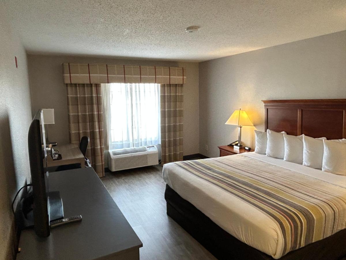 King Room - Non-Smoking at Country Inn & Suites by Radisson, Grand Rapids Airport, MI