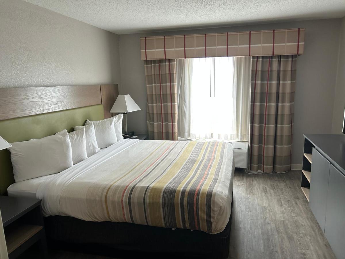 King Suite - Non-Smoking at Country Inn & Suites by Radisson, Grand Rapids Airport, MI