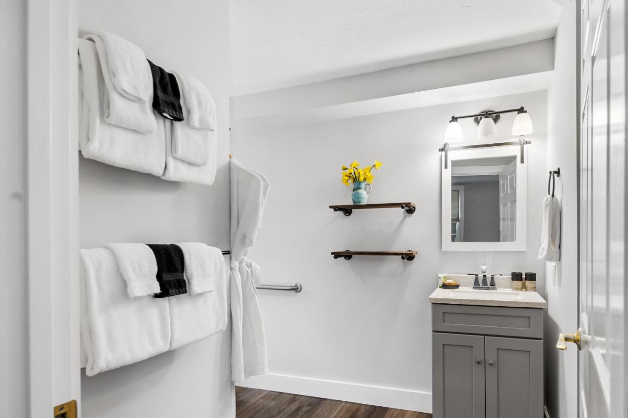 | Lambert's Cove Inn & Resort