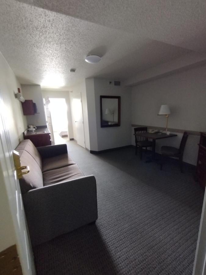 | Hastings Country Inn