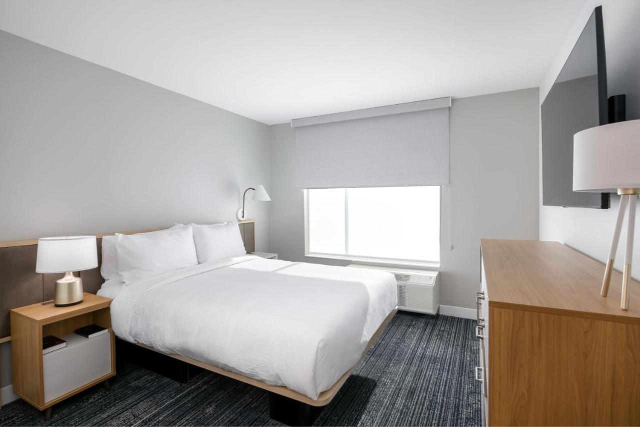 One-Bedroom Queen Suite at Towneplace Suites by Marriott Canton Riverstone Parkway