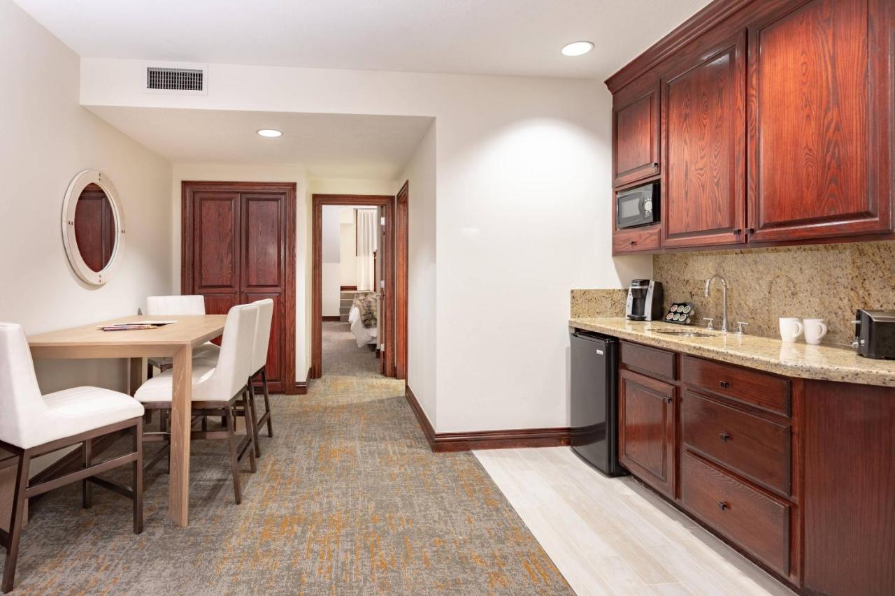 Suite with Two Queen Beds, Sofa Bed and mountain View at Beaver Creek Lodge, Autograph Collection