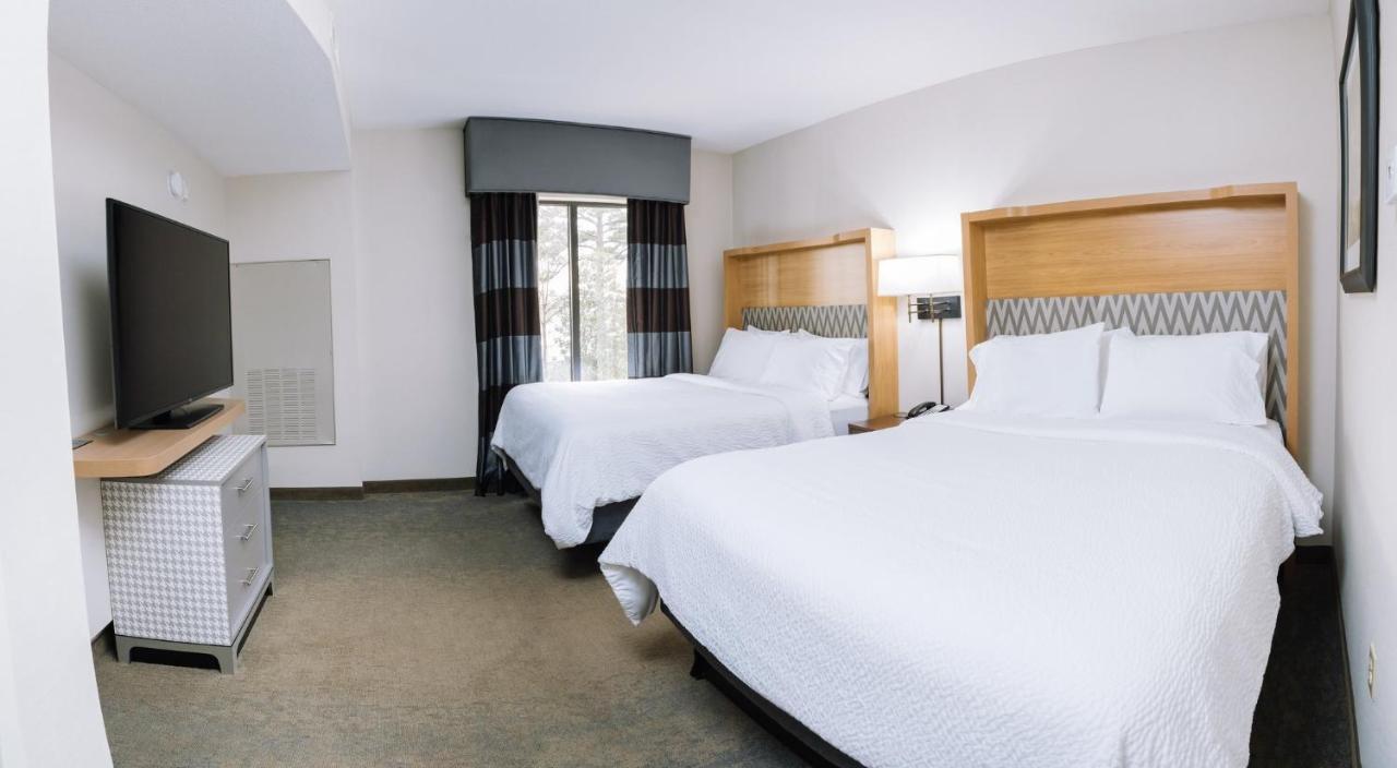 Queen Room with Two Queen Beds at Holiday Inn & Suites Stockbridge/Atlanta I-75 by IHG