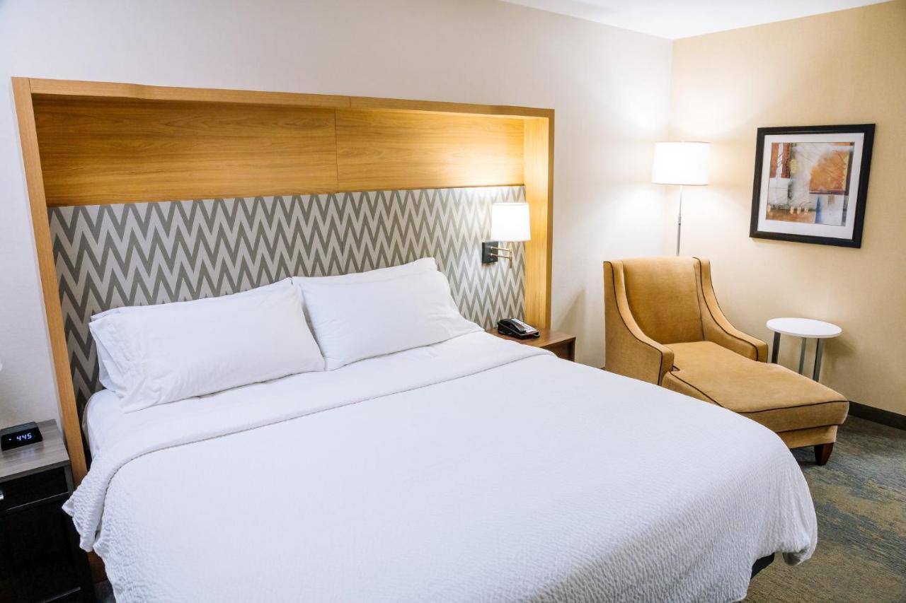 King Room at Holiday Inn & Suites Stockbridge/Atlanta I-75 by IHG