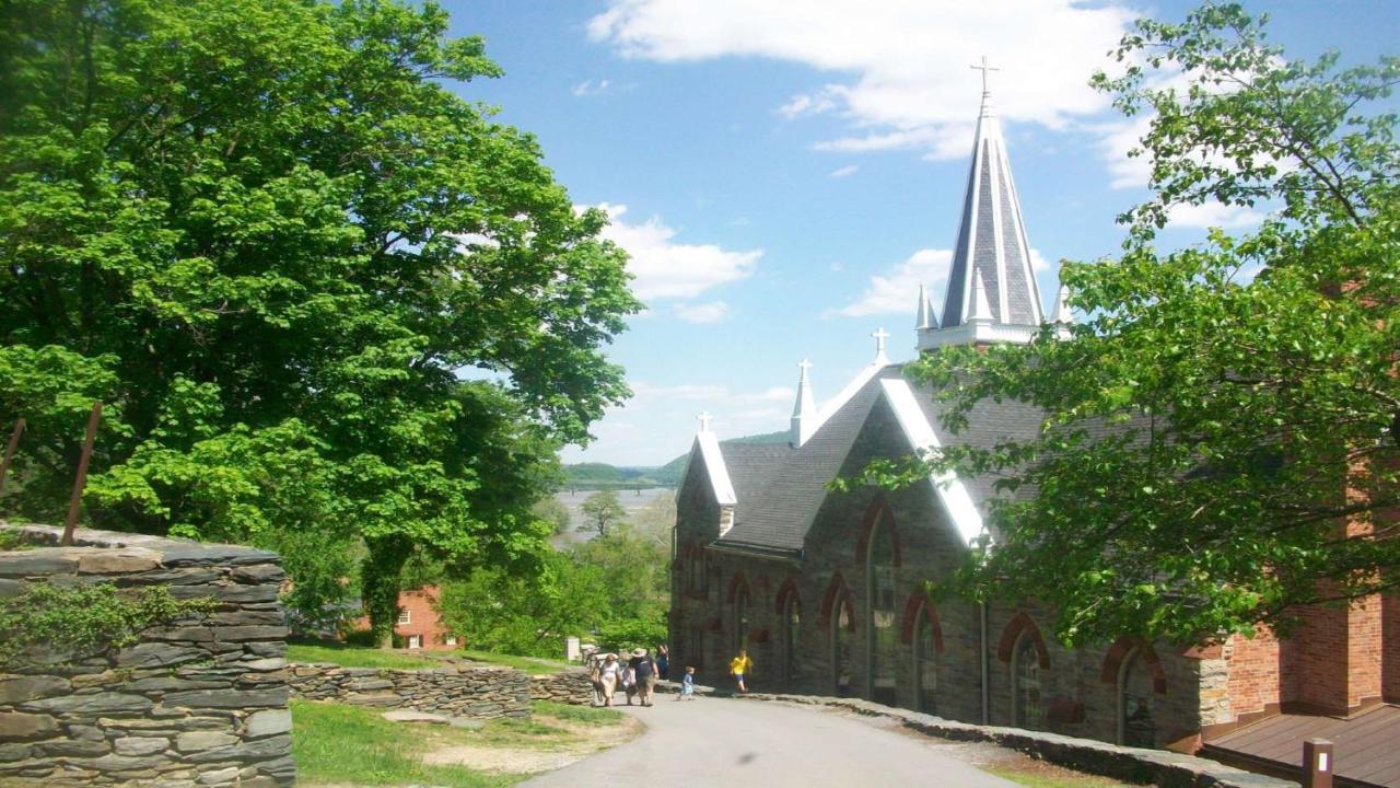 | Holiday Inn Express & Suites Brunswick-Harpers Ferry Area, an IHG Hotel