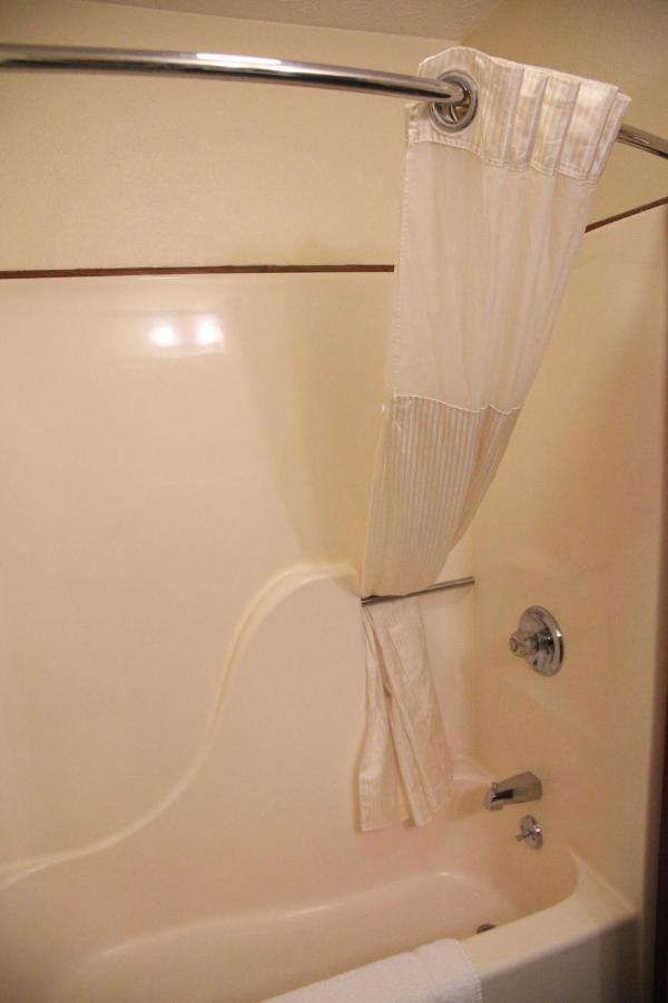 King Suite - Non-Smoking at Best Western Campbellsville Inn