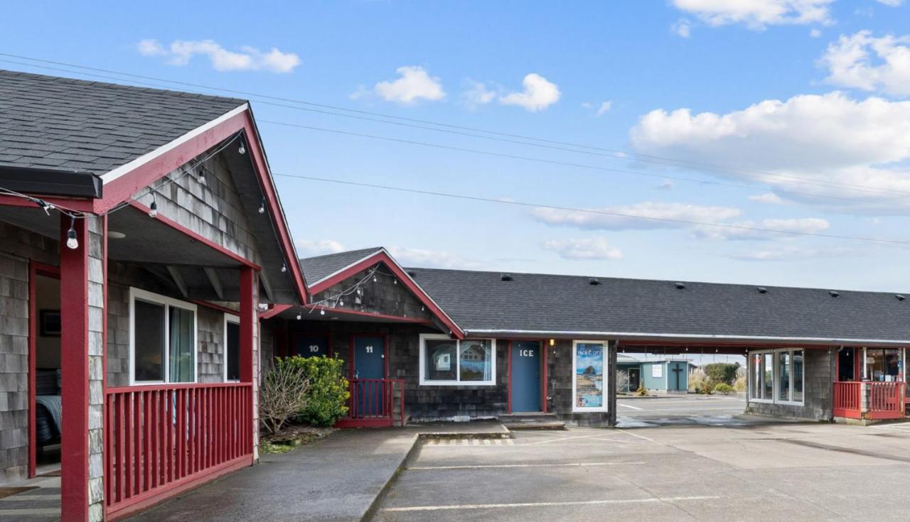 | Surf & Sand Inn