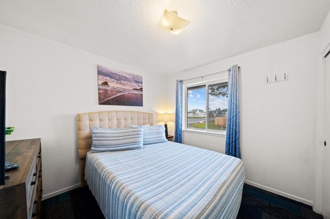 | Surf & Sand Inn