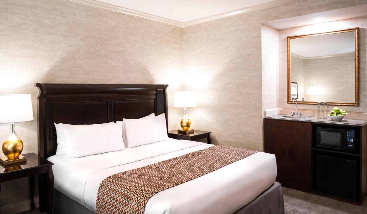 Junior Suite at Ayres Hotel Costa Mesa/Newport Beach