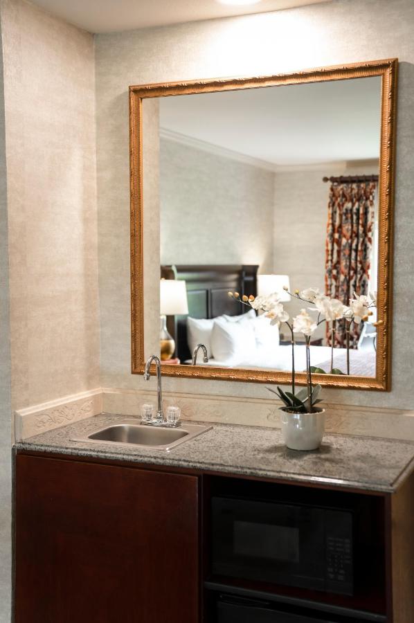 Executive Suite at Ayres Hotel Costa Mesa/Newport Beach