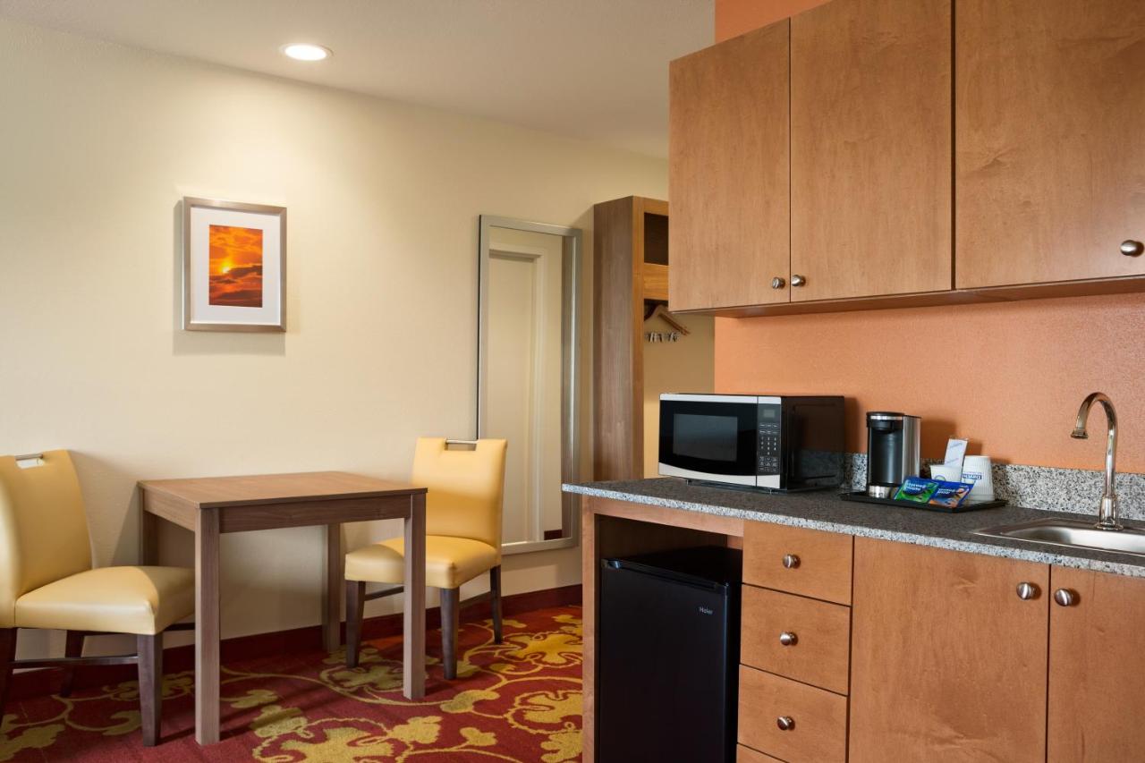 One-Bedroom King Suite - Accessible/Non-Smoking at Days Inn & Suites by Wyndham Caldwell
