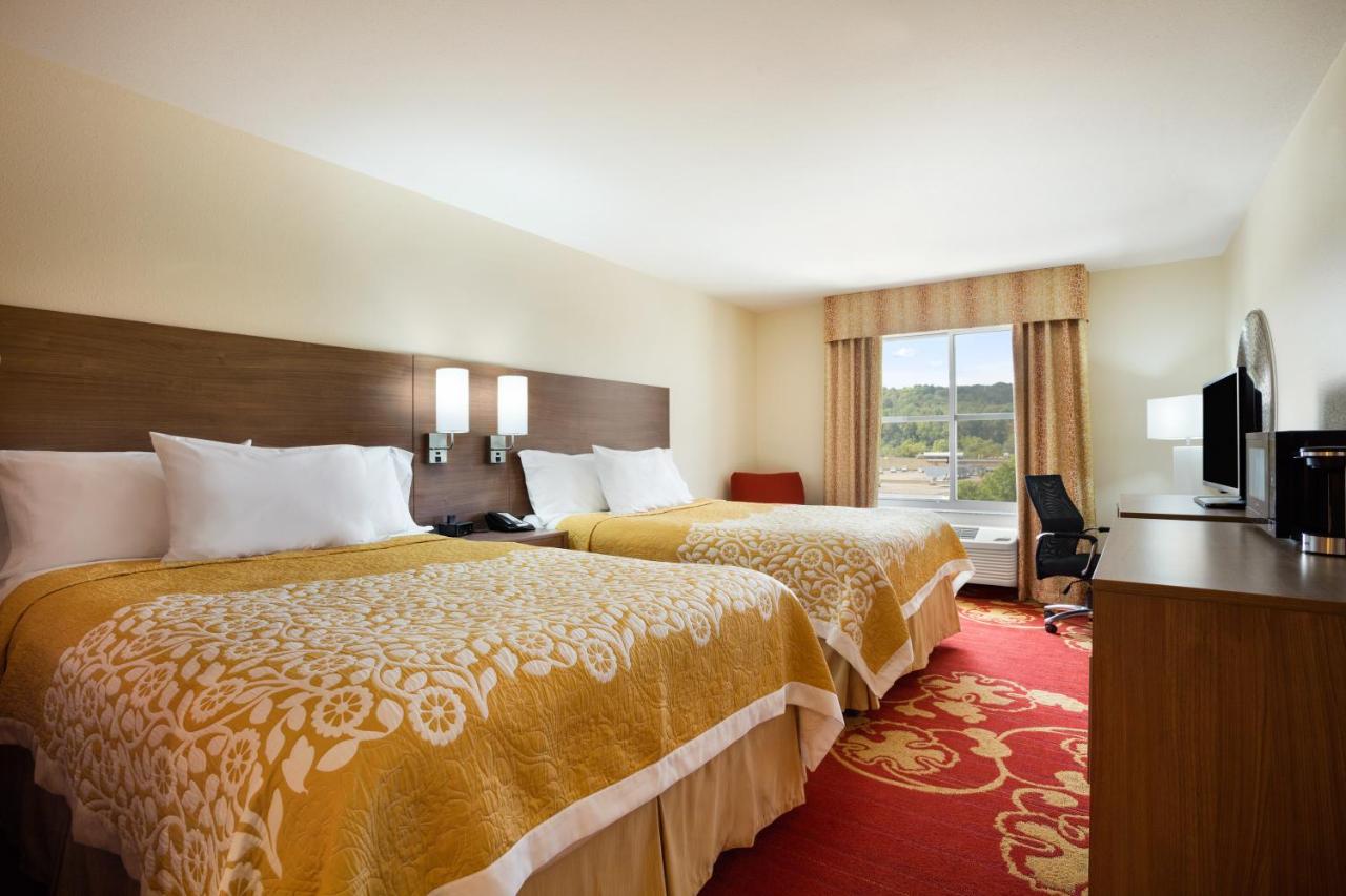 Queen Room with Two Queen Beds - Non-Smoking at Days Inn & Suites by Wyndham Caldwell