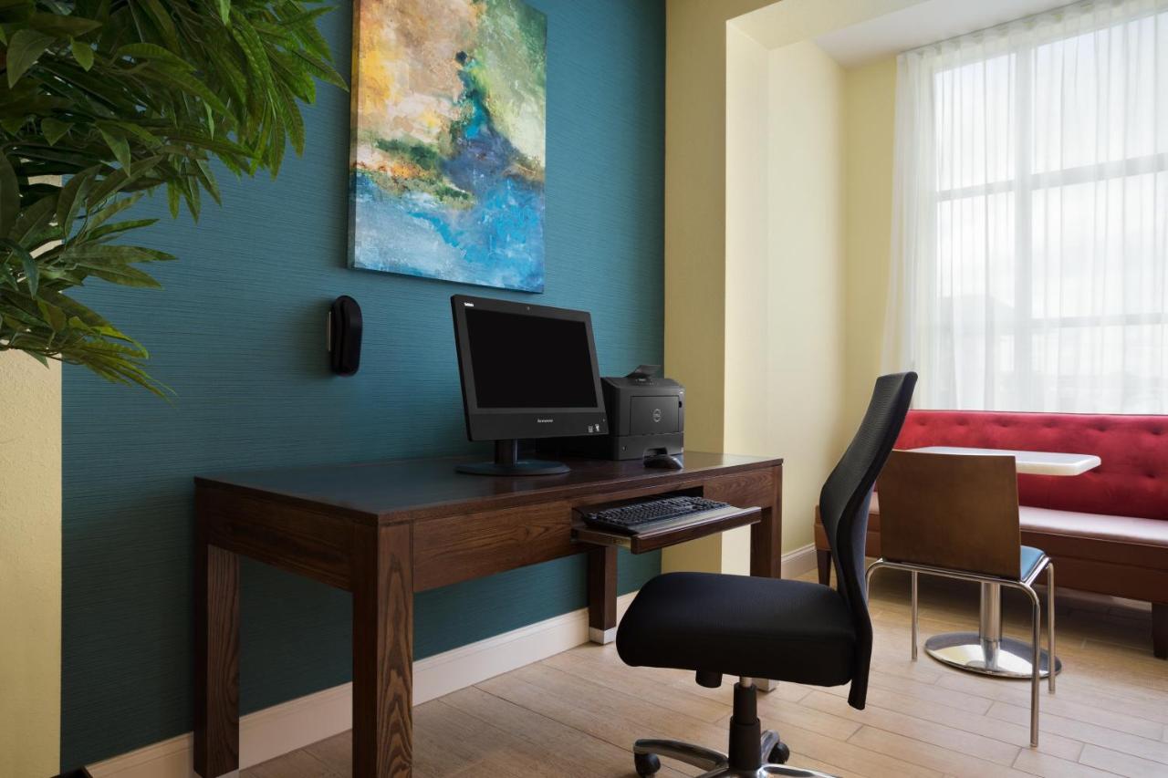 King Room - Accessible/Non-Smoking at Days Inn & Suites by Wyndham Caldwell