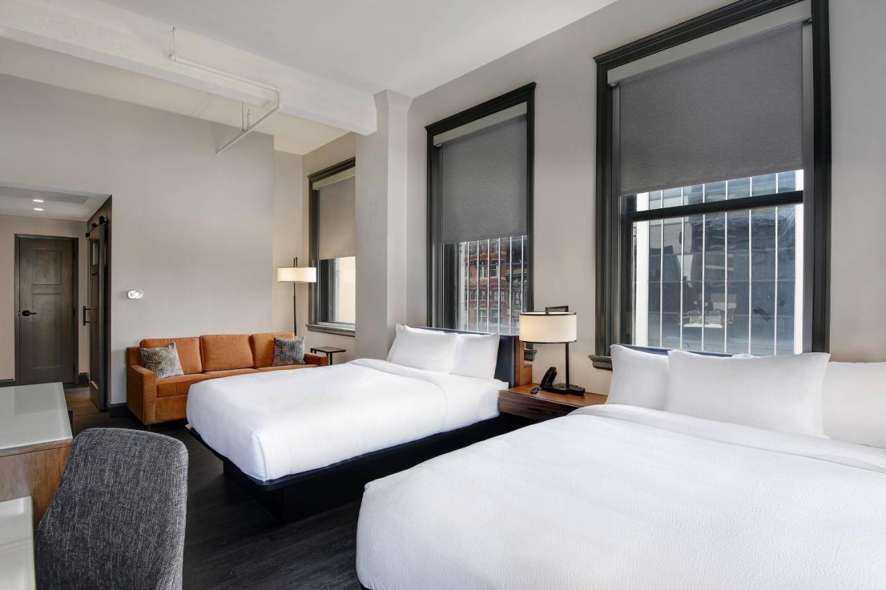 Queen Room with City View at Courtyard by Marriott Cincinnati Downtown