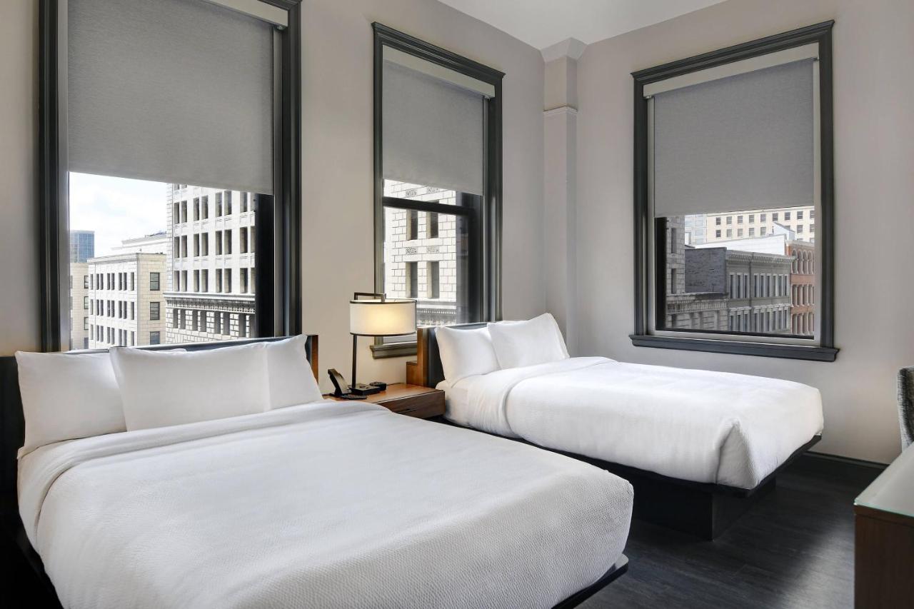 Queen Room with City View at Courtyard by Marriott Cincinnati Downtown