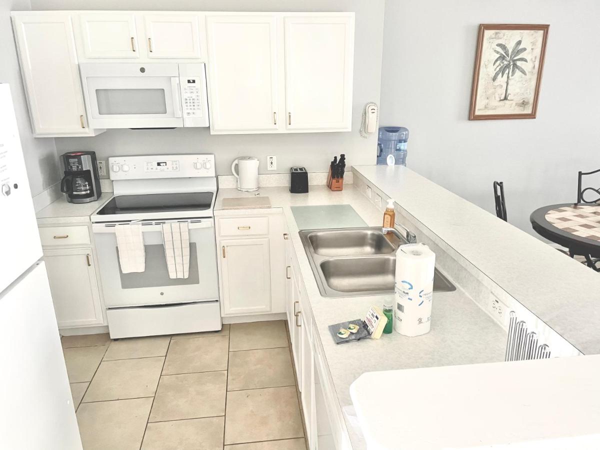 | Fabulous 4 Bedrooms Villa 3 Bath with Private Pool 15 Min to Disney