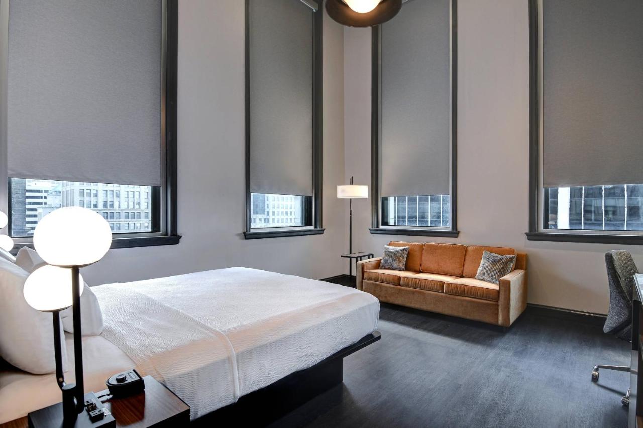 Guest room with 1 King, Sofa bed, City view at Courtyard by Marriott Cincinnati Downtown