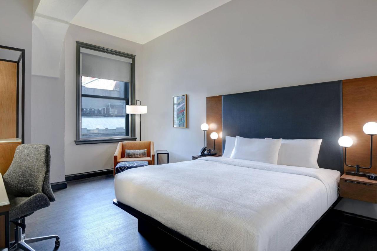 King Room with City View - Hearing Accessible at Courtyard by Marriott Cincinnati Downtown