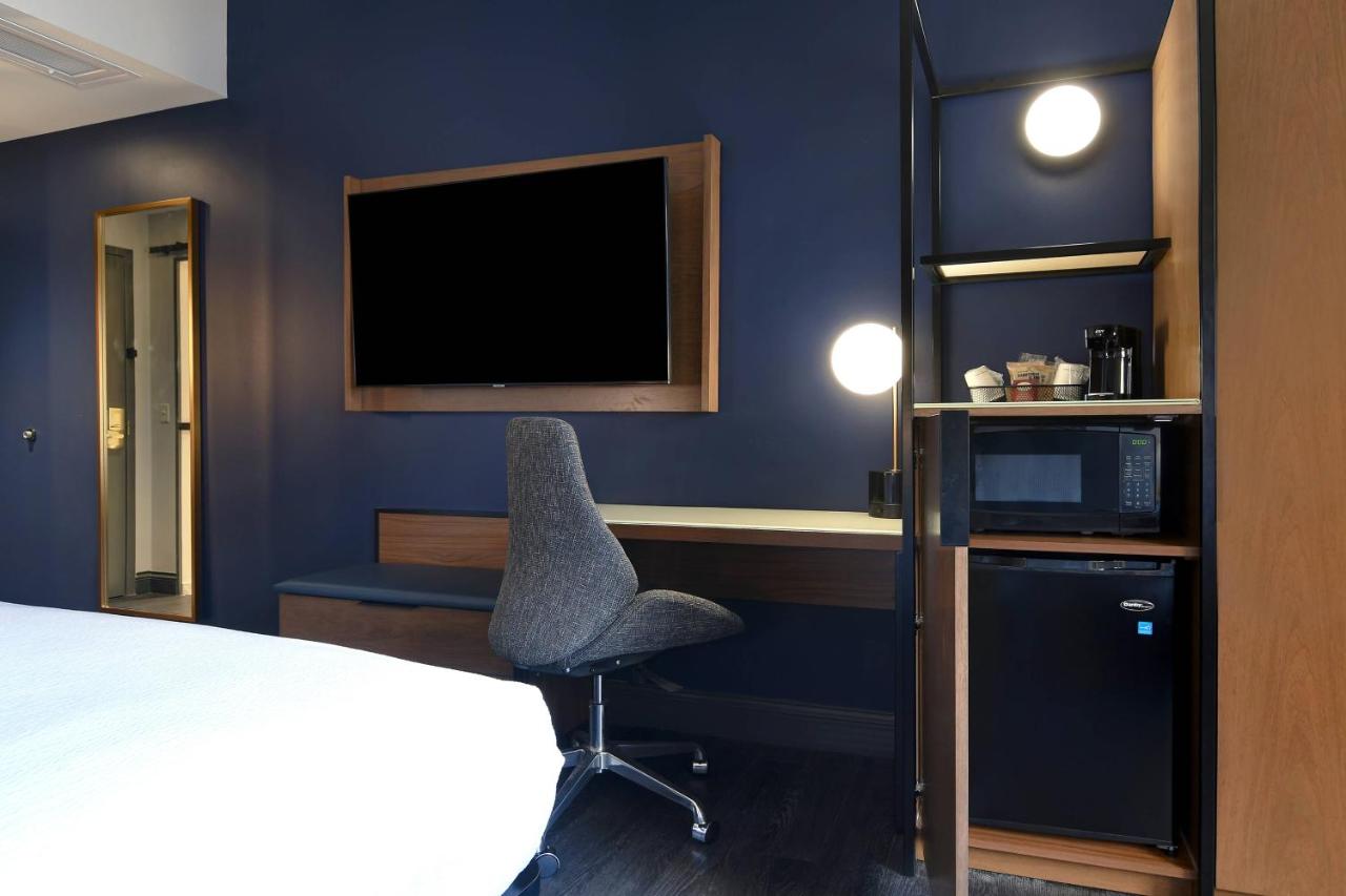 King Room with City View - Hearing Accessible at Courtyard by Marriott Cincinnati Downtown