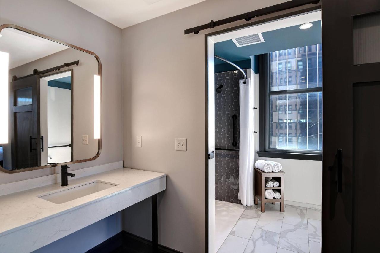 King Room with City View - Hearing Accessible at Courtyard by Marriott Cincinnati Downtown