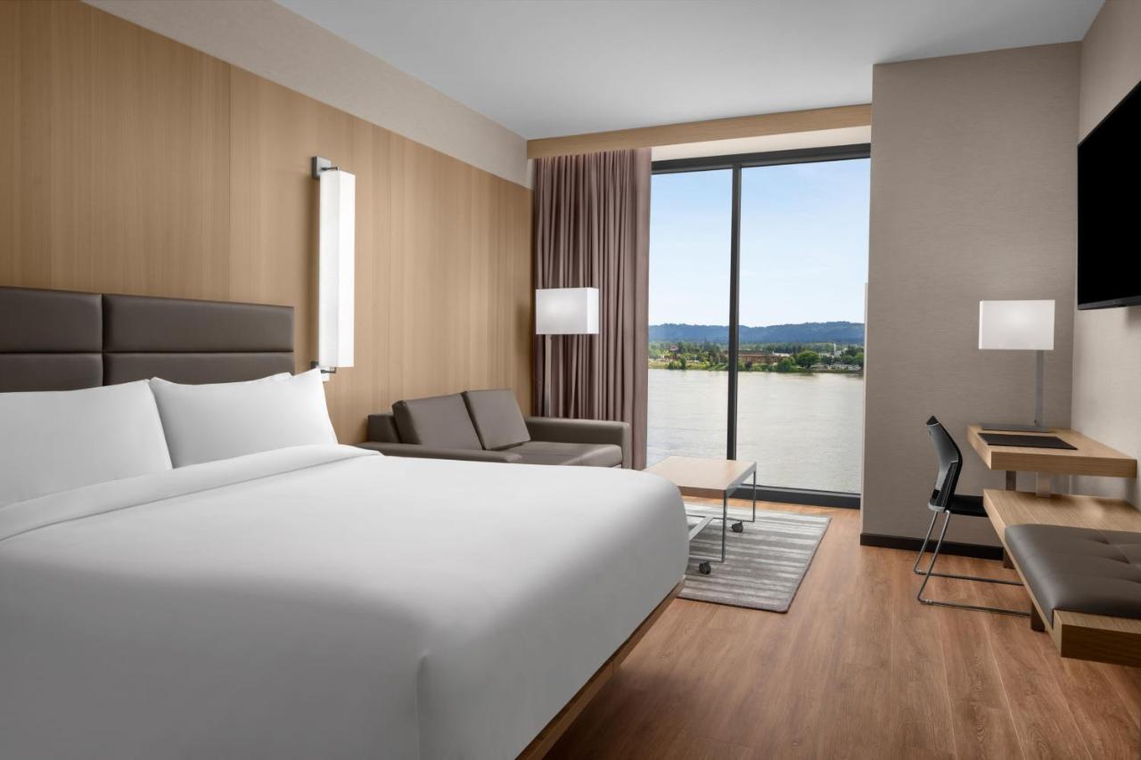 | AC Hotel by Marriott Vancouver Waterfront