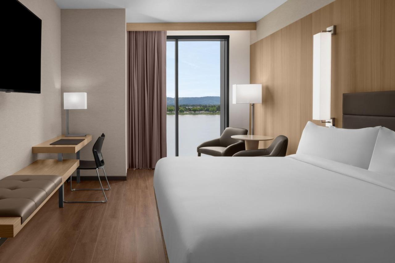 | AC Hotel by Marriott Vancouver Waterfront
