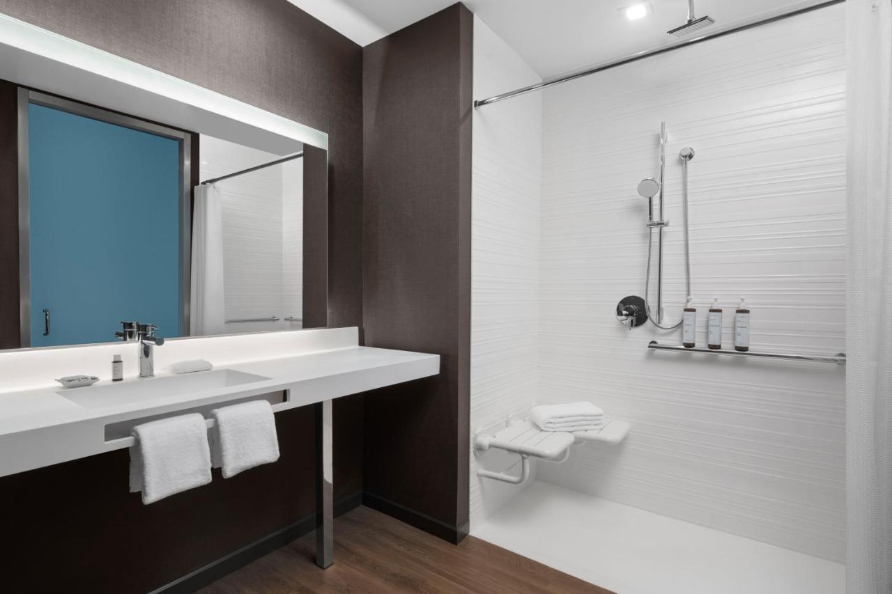 | AC Hotel by Marriott Vancouver Waterfront