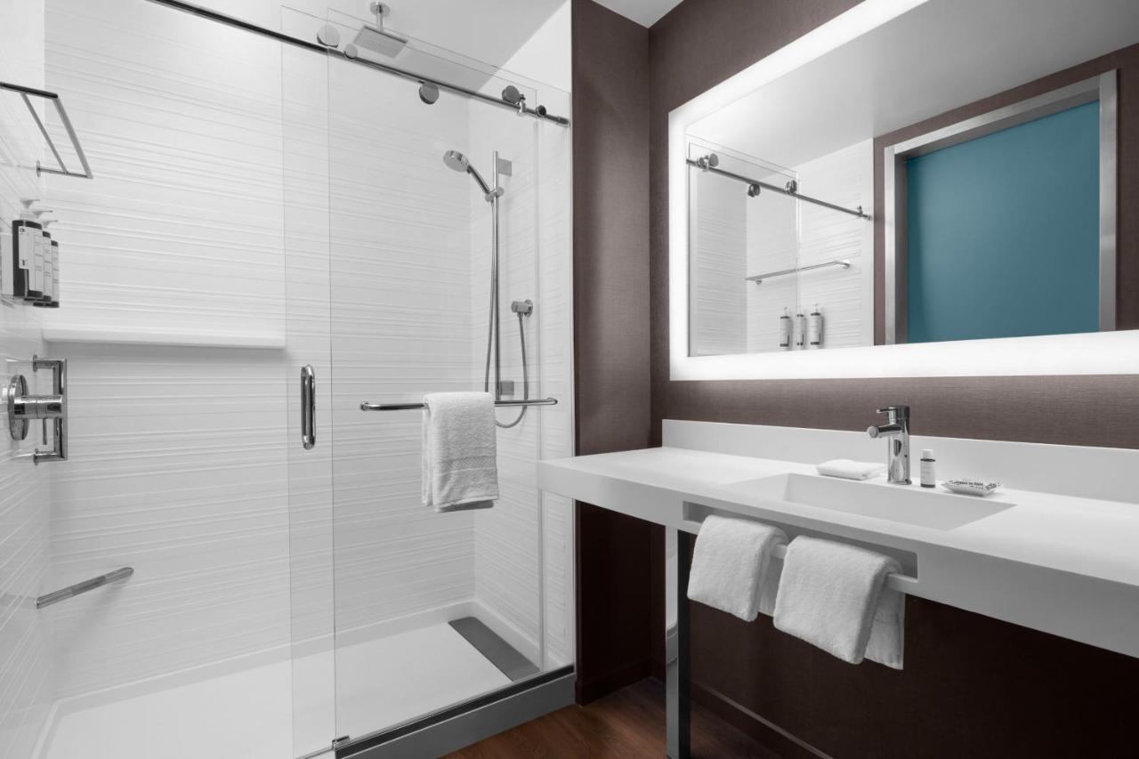 | AC Hotel by Marriott Vancouver Waterfront