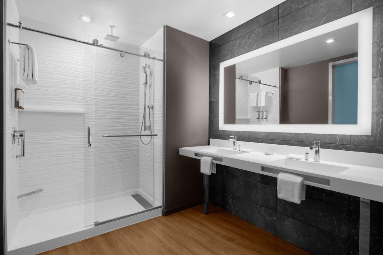 | AC Hotel by Marriott Vancouver Waterfront