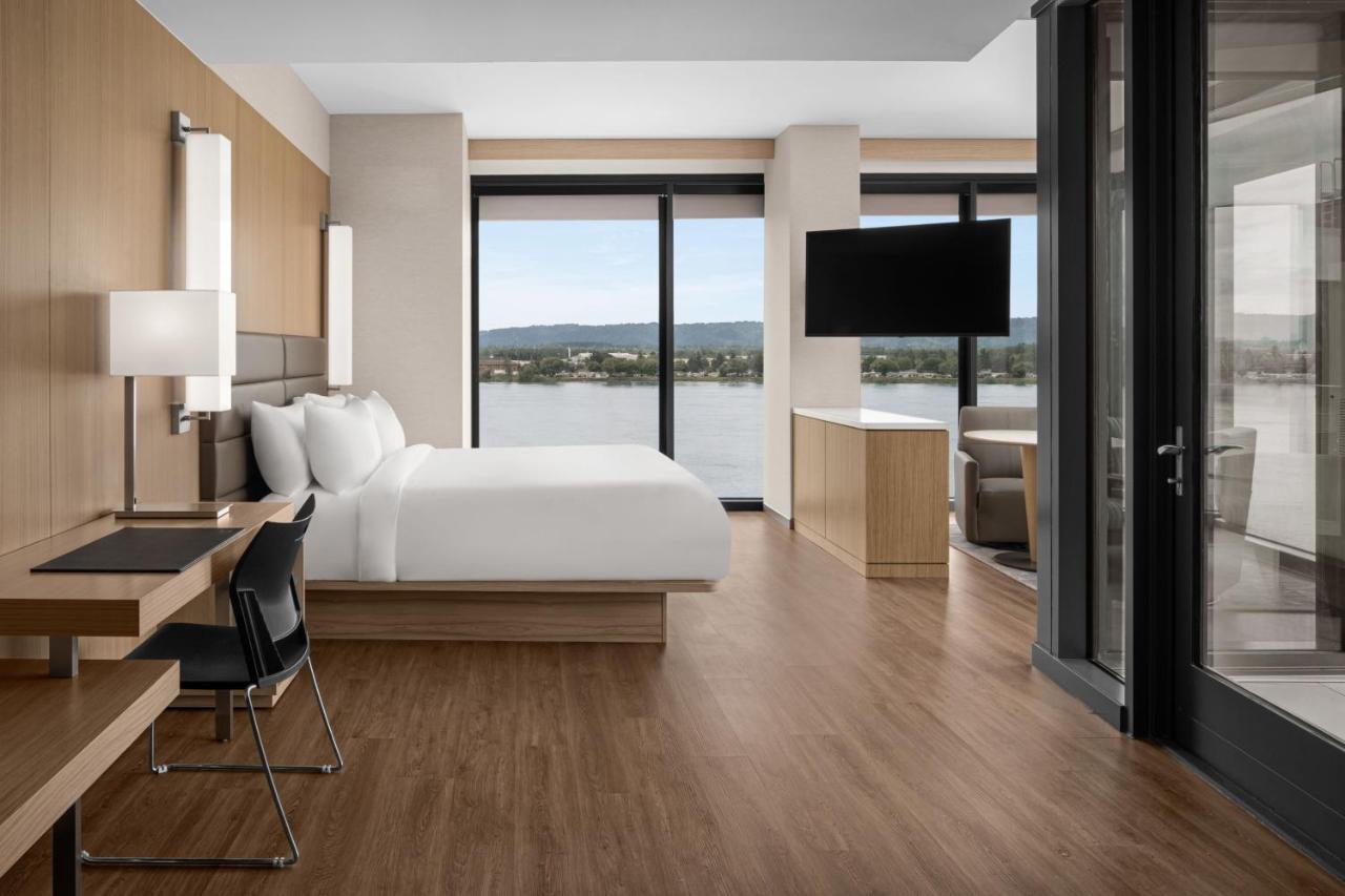 | AC Hotel by Marriott Vancouver Waterfront