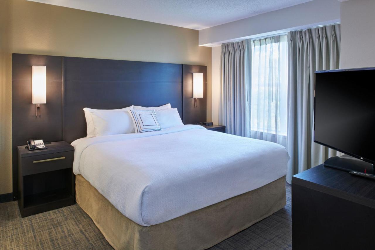 Queen Studio with Sofa Bed at Residence Inn by Marriott Detroit Novi