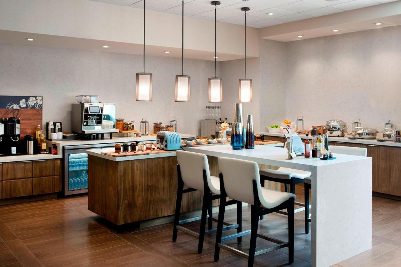 Executive Suite, Suite, 1 King, Sofa bed, High floor at Irvine Marriott