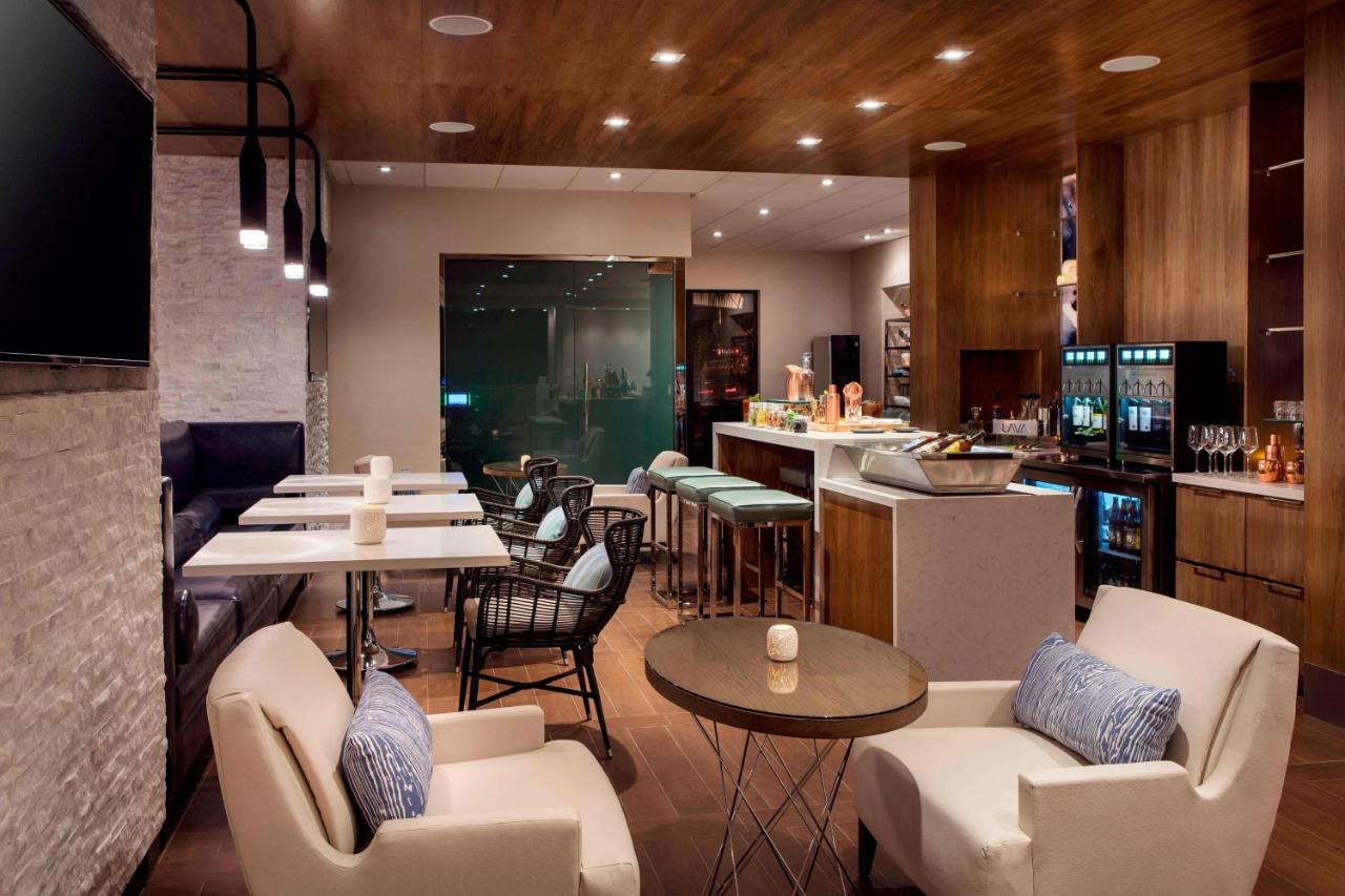 Executive Suite, Suite, 1 King, Sofa bed, High floor at Irvine Marriott