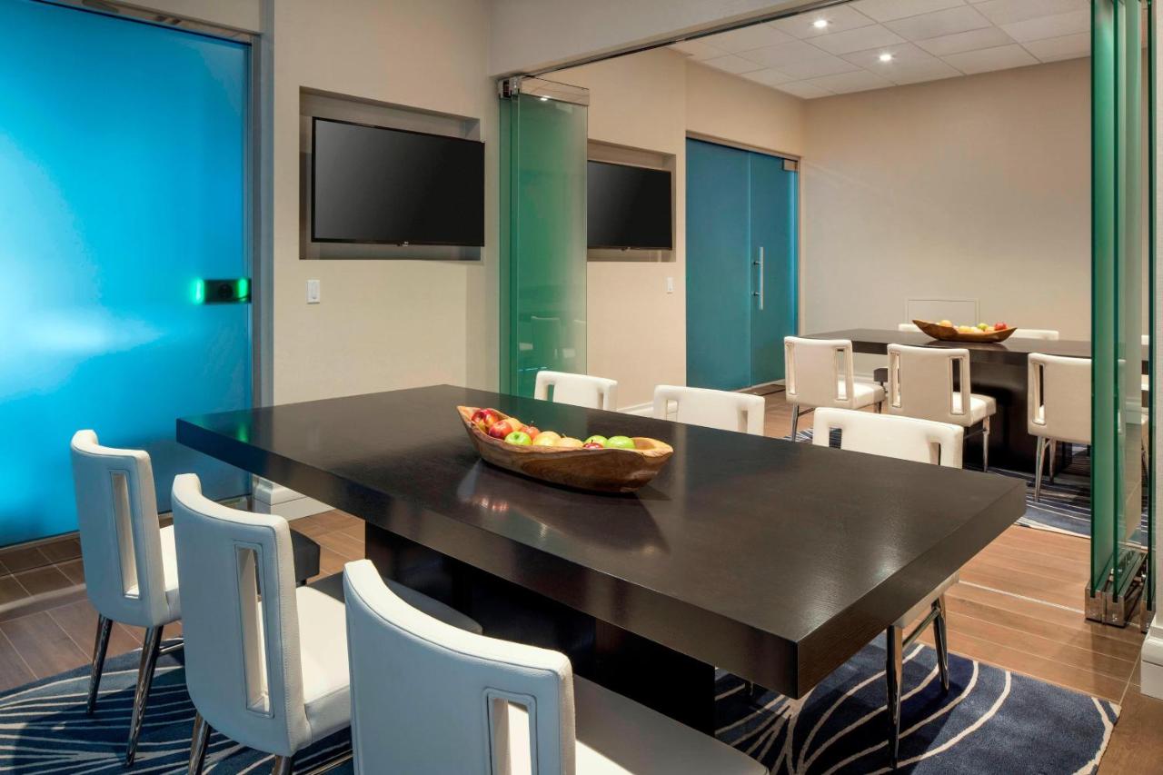 Executive Suite, Suite, 1 King, Sofa bed, High floor at Irvine Marriott