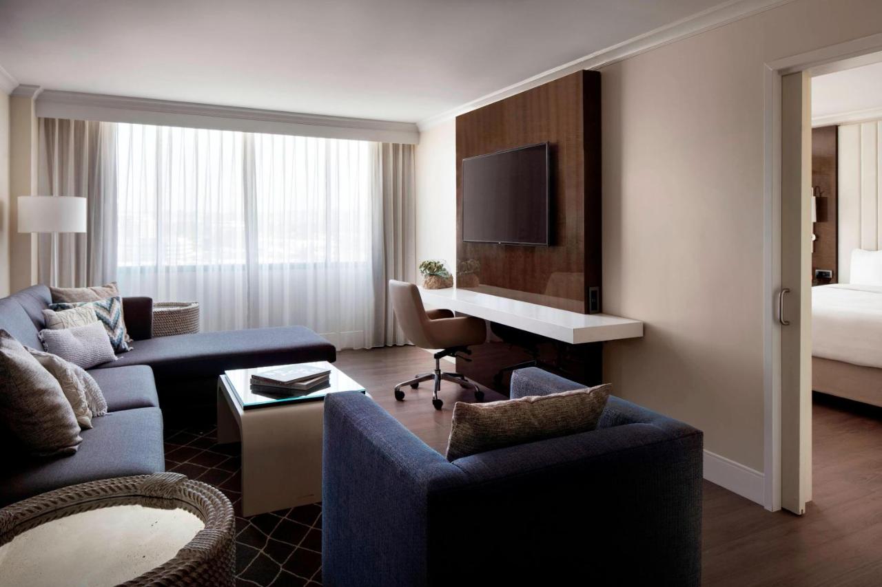 Executive Suite, Suite, 1 King, Sofa bed, High floor at Irvine Marriott